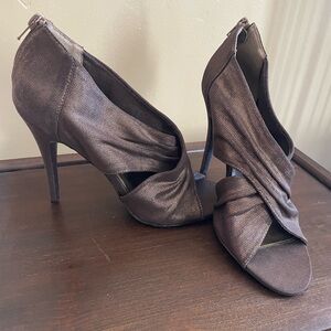 Via Neroli Shimmery Bronze/Brown Crisscross Heels